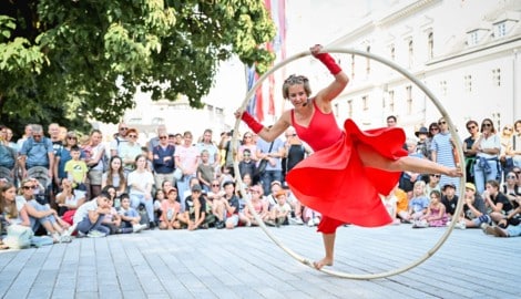 Das beliebte Linzer Pflasterspektakel kehrt im Sommer 2026 wieder.