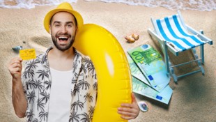 Dank Cashback-Aktionen von Banken und auf Buchungsportalen lässt sich bares Geld sparen.