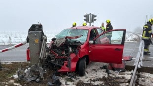Schwer verletzt wurde die Lenkerin aus diesem Autowrack geborgen.