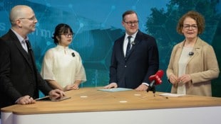 Am Donnerstag gaben Lehrgang-Absolventin Thi Linh Chi Tran, Landesrätin Christiane ...