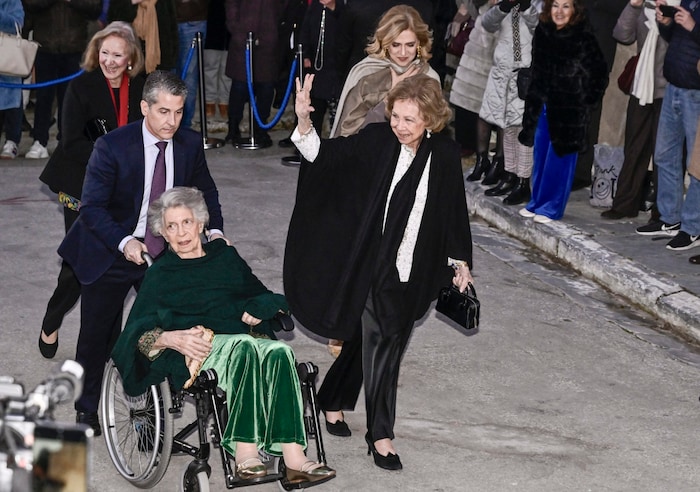 Königin Sofia und Prinzessin Irene 2025 bei der Hochzeit von Prinz Nikolaos