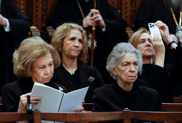 Sofía von Spanien (vorne links), Prinzessin Irene von Griechenland (vorne rechts), begleitet von ...