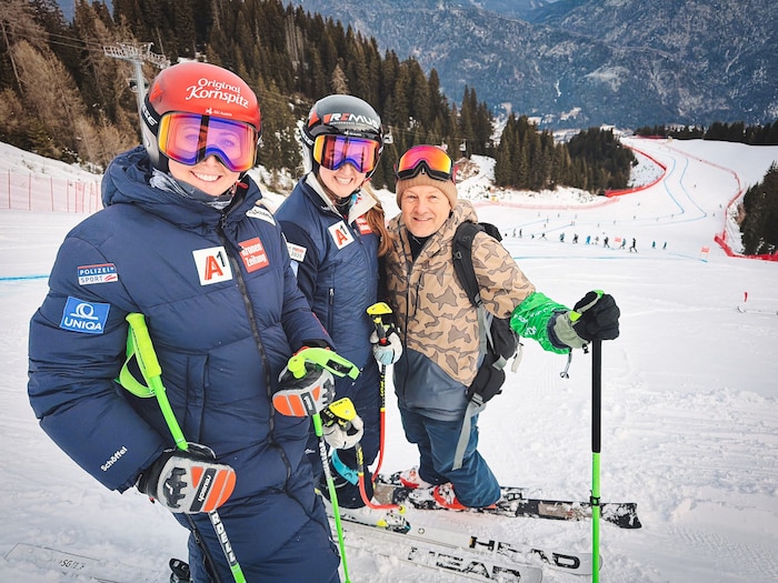 Filmproduzent Gerald Salmina mit Conny Hütter und Nina Ortlieb.