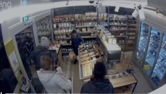 Die vier verdächtigen Frauen hatten blitzschnell „eingekauft“.