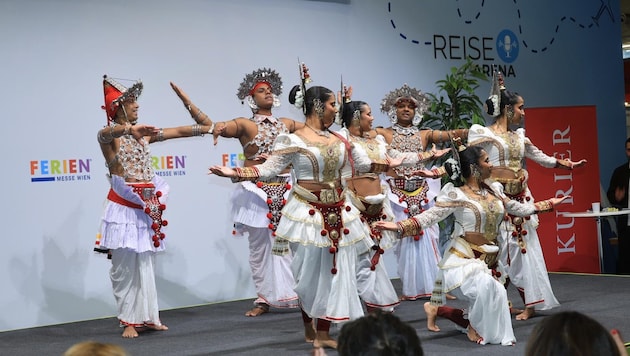 Tänzer aus Sri Lanka präsentieren ihre Kultur.