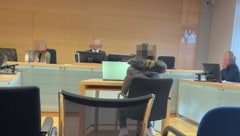 Nicht gestohlen habe sie – sondern beschenkt sei sie worden. Der Richter glaubt ihr nicht.