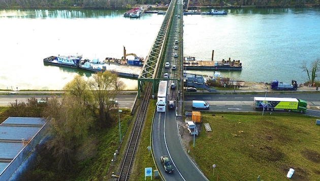 Die alte Brücke in Mauthausen hat ihr Lebensalter erreicht.