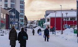 Grönländerinnen und Grönländer in der Hauptstadt Nuuk