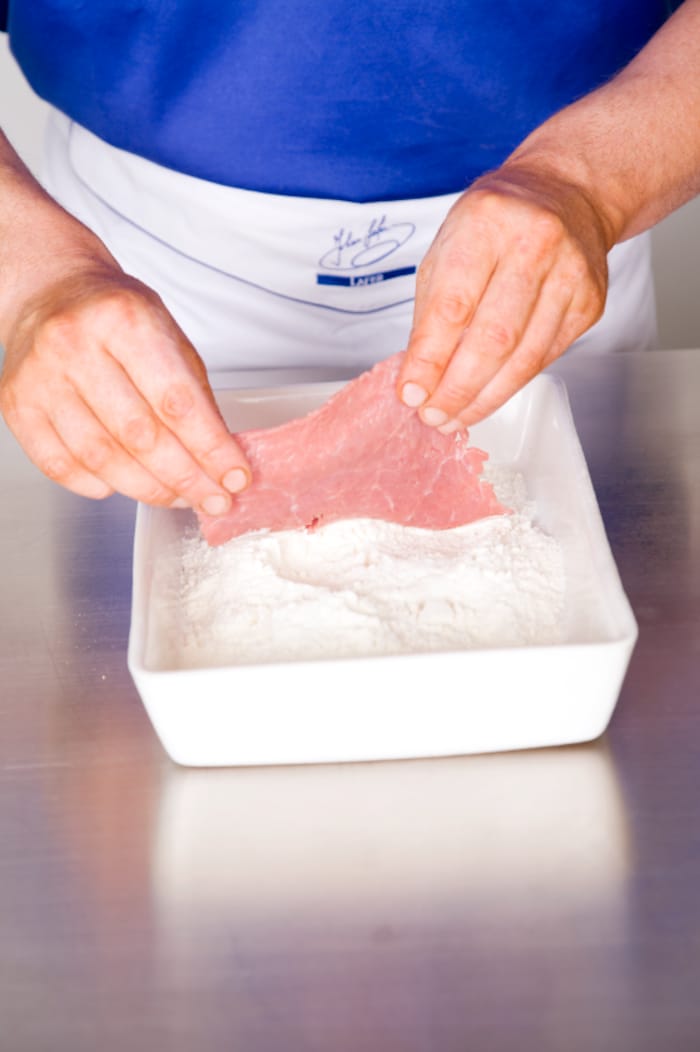 Das Mehl unbedingt sieben!