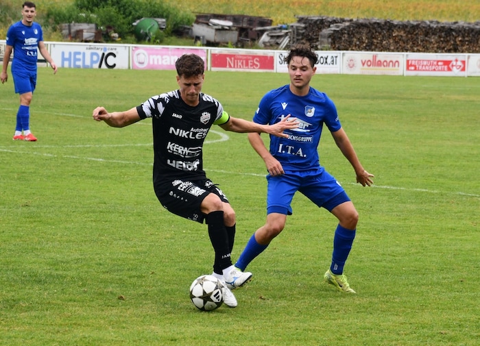 Beim SV Redlove Kukmirn rund um Kapitän Michael Kulovits (li.) dreht sich alles um den Apfel.