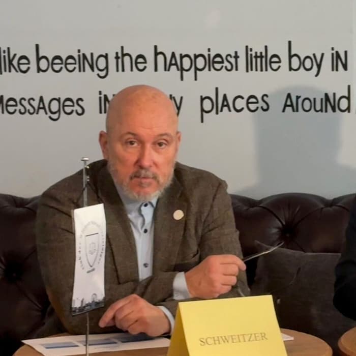 Anwalt Schweitzer als Beklagter