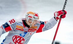 KAC-Kapitän Clemens Unterweger will am heutigen Freitag auch gegen Szekesfehervar jubeln.