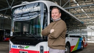 Hermann Häckl ist stolz: Albus geht mit dem China-Elektrobus in Linienbetrieb.