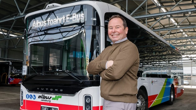 Hermann Häckl ist stolz: Albus geht mit dem China-Elektrobus in Linienbetrieb.