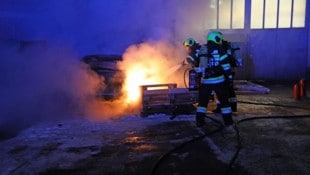 Unter schwerem Atemschutz konnte der Brand gelöscht werden.