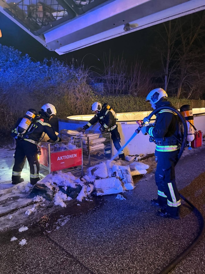 Die Schütte, in der es gebrannt hatte, wurde entleert.