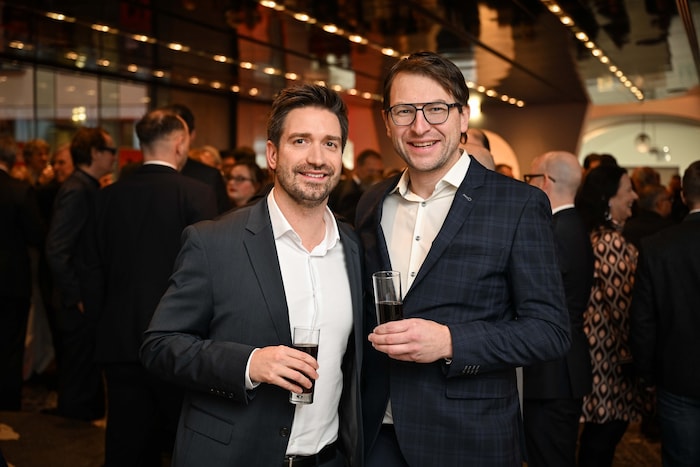 Karl Egger jun. (Kekelit) mit Franz Ratzinger (Destillerie Parzmair).