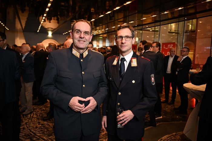 Der Linzer Polizeichef Klaus Hübner (li.) mit Branddirektor Stefan Krausbar.