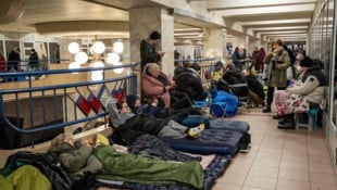 Zweistellige Minusgrade, Stromausfälle, eiskalte Wohnungen, Notschlafstellen: Die Lage in Kiew ...