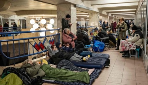 Zweistellige Minusgrade, Stromausfälle, eiskalte Wohnungen, Notschlafstellen: Die Lage in Kiew ...
