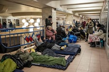 Zweistellige Minusgrade, Stromausfälle, eiskalte Wohnungen, Notschlafstellen: Die Lage in Kiew ...