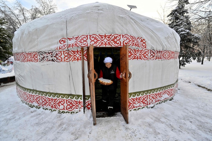 Auch in Jurten können Kiews Bewohner Unterschlupf finden.