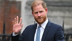 Prinz Harry wird in der kommenden Woche wohl erneut vor Gericht aussagen. Dieses Mal geht es um ...