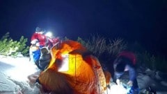 Der bereits stark unterkühlte Wanderer wurde von der Bergrettung erstversorgt.