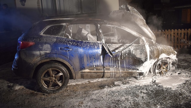 Das Auto konnte rasch gelöscht werden, brannte aber völlig aus.
