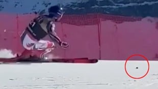 Eine Maus näherte sich Maxence Muzaton bei dessen Trainingsfahrt in Wengen.