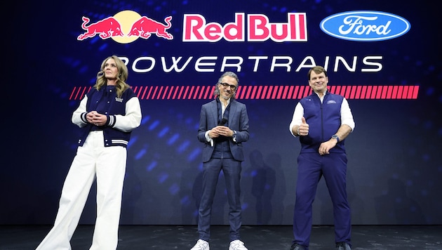 Red-Bull-Präsentation: Teamchef Laurent Mekies (mi.) und Ford-CEO Jim Farley (re.)