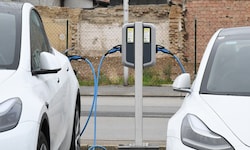 Bei der Urlaubsplanung müssen Lademöglichkeiten für das E-Auto bedacht werden.
