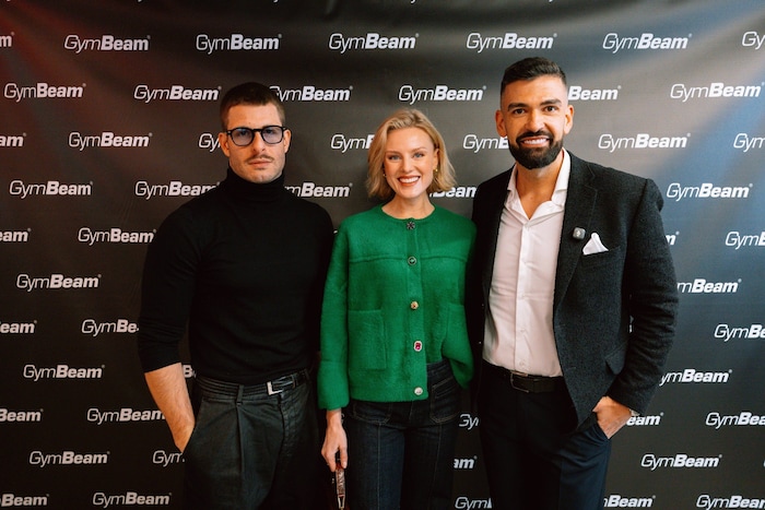 Max Ortner, seine Verlobte Victoria Karner und Dalibor Cicman, CEO von GymBeam.