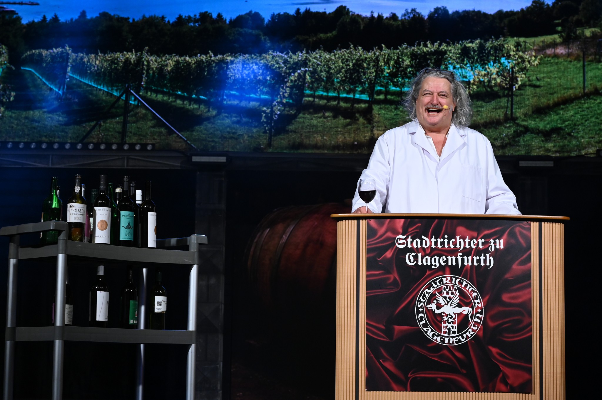 Der Sommelier Siegfried Torta verkostet Kärntner Weine – Lachgarantie auch für ...