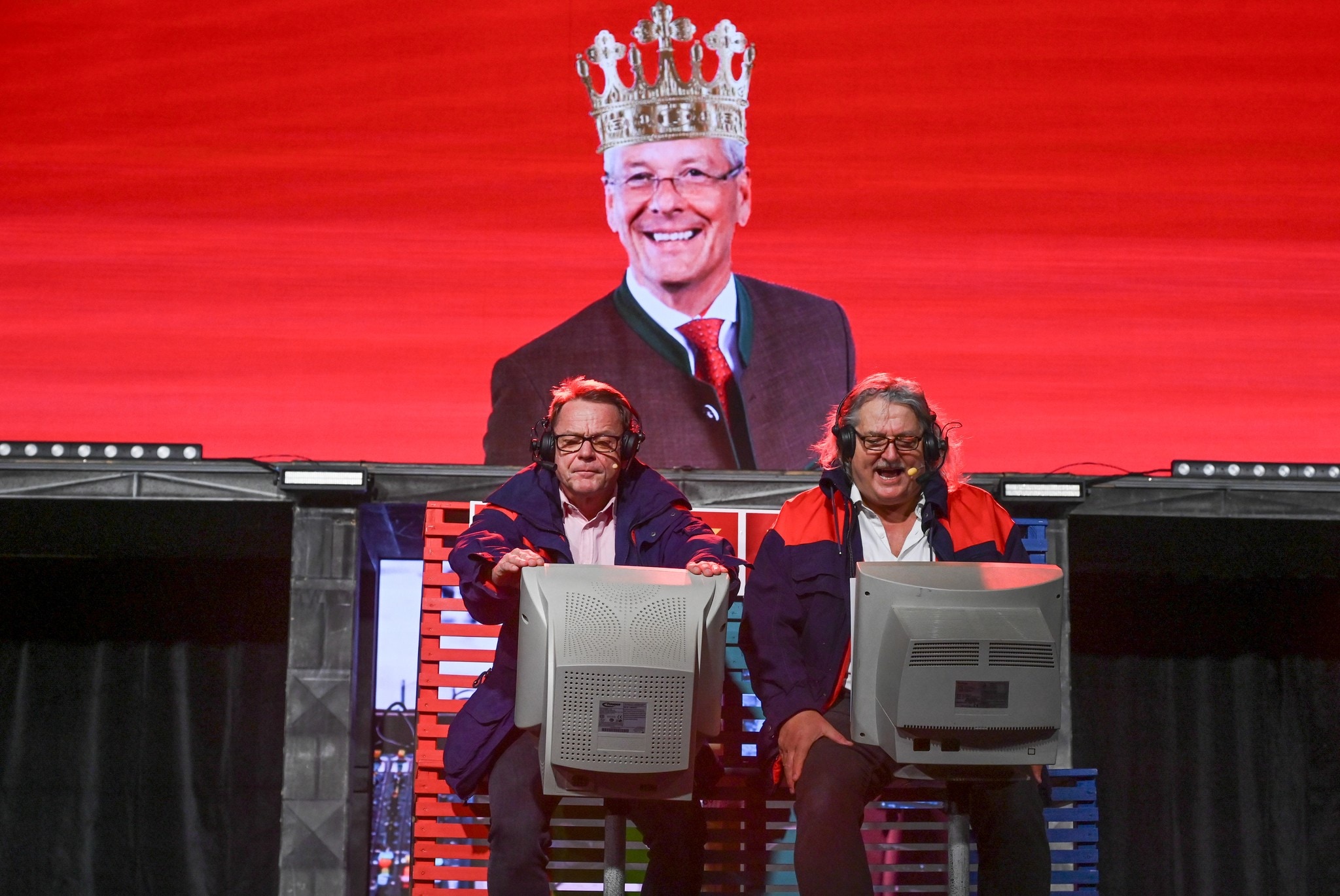 Das Eishockeymagazin: Harald Janesch und Siegfried Torta kommentieren das Spiel der Spiele: ...