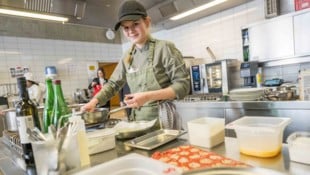 Anja Lang (18) lernt Köchin in Bruck an der Mur und träumt davon, irgendwann ein eigenes ...