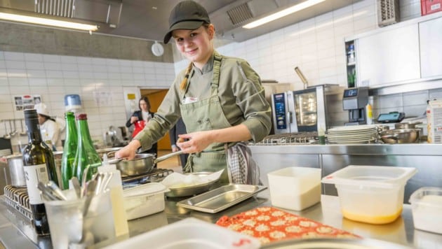 Anja Lang (18) lernt Köchin in Bruck an der Mur und träumt davon, irgendwann ein eigenes ...
