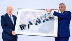 Bundeskanzler Christian Stocker (l.) und Ex-Bundeskanzler Karl Nehammer