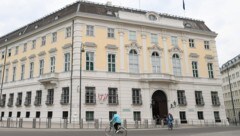 Die Ministerien sprechen mittlerweile mit Hunderten Stimmen – während zeitgleich die heimischen ...