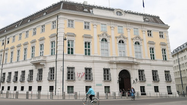 Die Ministerien sprechen mittlerweile mit Hunderten Stimmen – während zeitgleich die heimischen ...