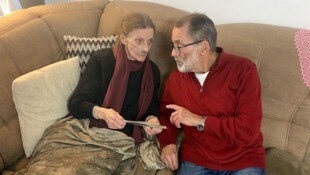 Das Hospizmobil ermöglichte der schwerkranken Margarete einen letzten Besuch bei Bruder Alfred ...
