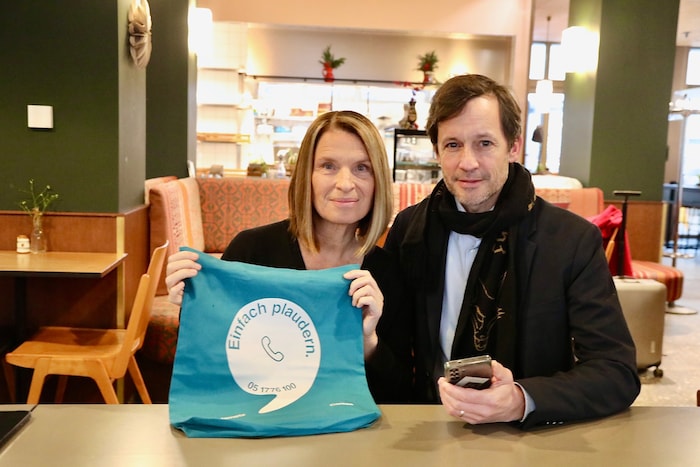 Caritas-Chef Schwertner und Barbara Stöckl, Ombudsfrau der „Krone“, kennen die Sorgen der ...