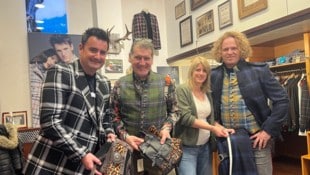 Oberlauser Andi Hinker, Ausstatter Thomas Rettl, Beraterin Christina und Band-Frontmann ...