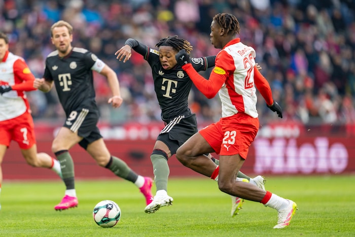 Besserte sich in der Vorbereitung im Vergleich zum Herbst: Joane Gadou (re.).