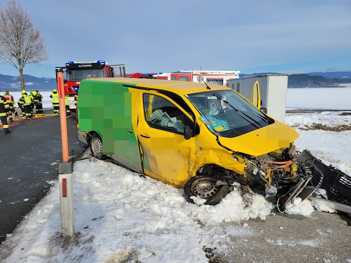 Bei dem Unfall involviert war ein Postauto.