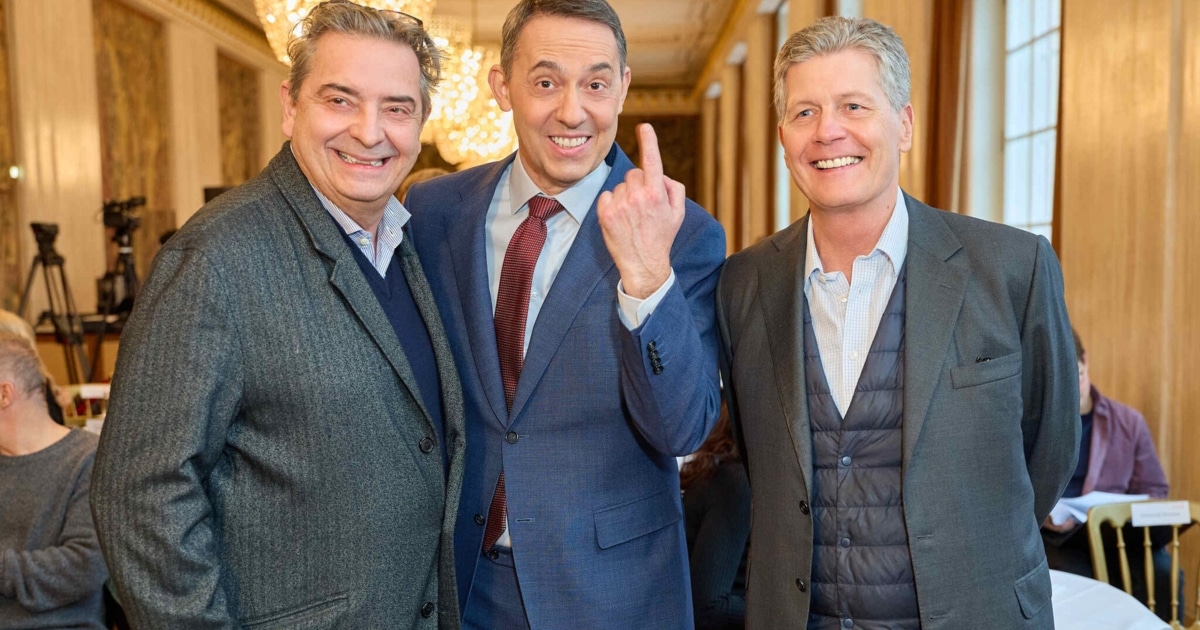 Opernball 2026 - Wie die Pressekonferenz zur Roscic-Show wurde | krone.at