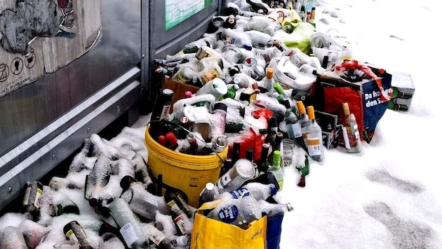 Mittlerweile verräumt: Nach wochenlanger Aufregung über Glasmüll wurden die leeren Flaschen ...
