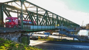 2028 muss die alte Brücke für drei Monate gesperrt werden. Grund dafür ist die Erneuerung des ...