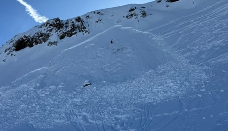 Der Unglückshang am Bürkelkopf mit der deutlich erkennbaren Abrisskante