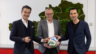 Vor dem Interview gab es von ORF-Generaldirektor Roland Weißmann und dem „Global Head of Media“ ...